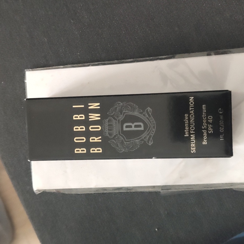 Bobbi Brown Intensive Serum Foundation with SPF 40 in Golden